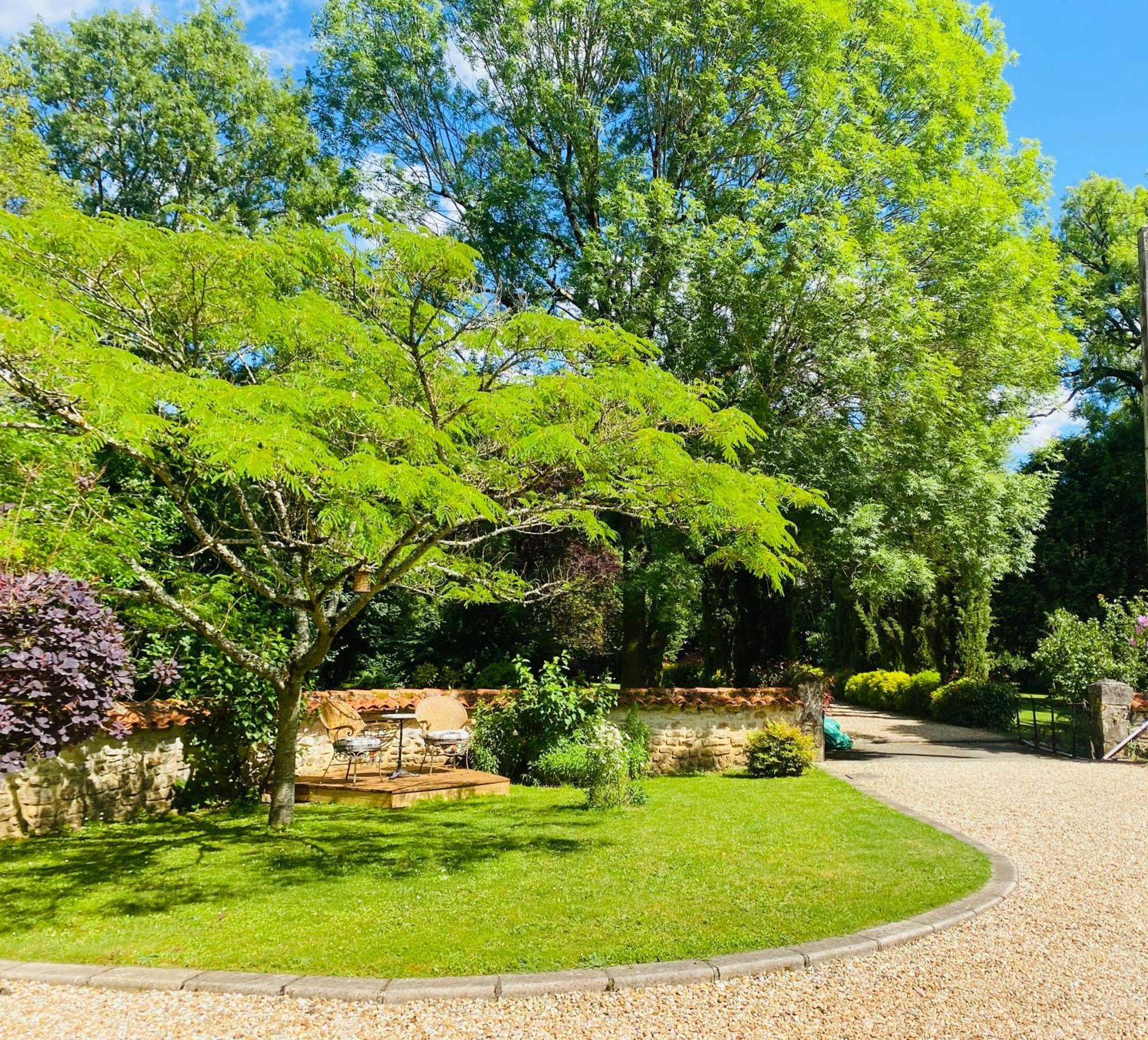 Moulin Du Fontcourt Bed & Breakfast Chasseneuil-sur-Bonnieure Luaran gambar