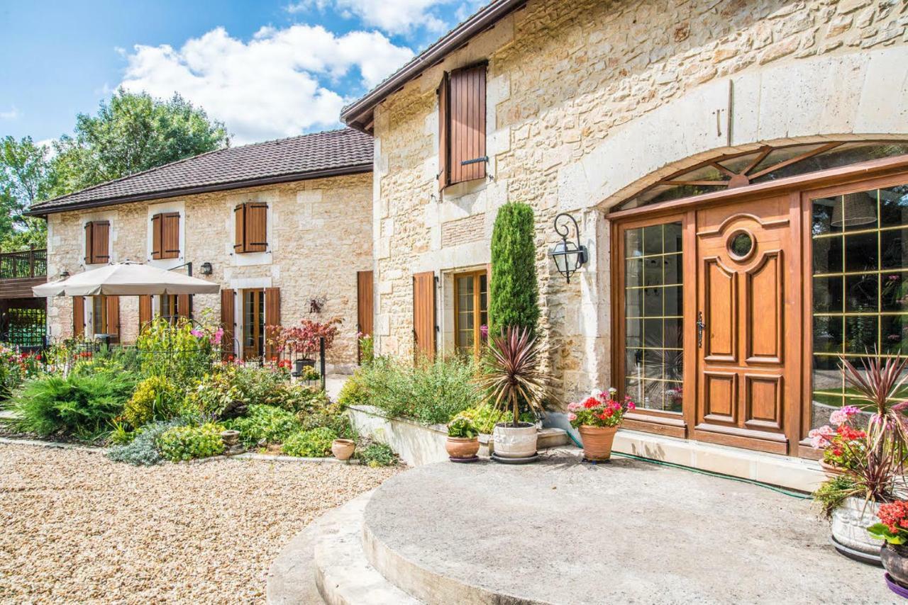 Moulin Du Fontcourt Bed & Breakfast Chasseneuil-sur-Bonnieure Luaran gambar